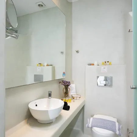 Hyades - Downtown Suites,